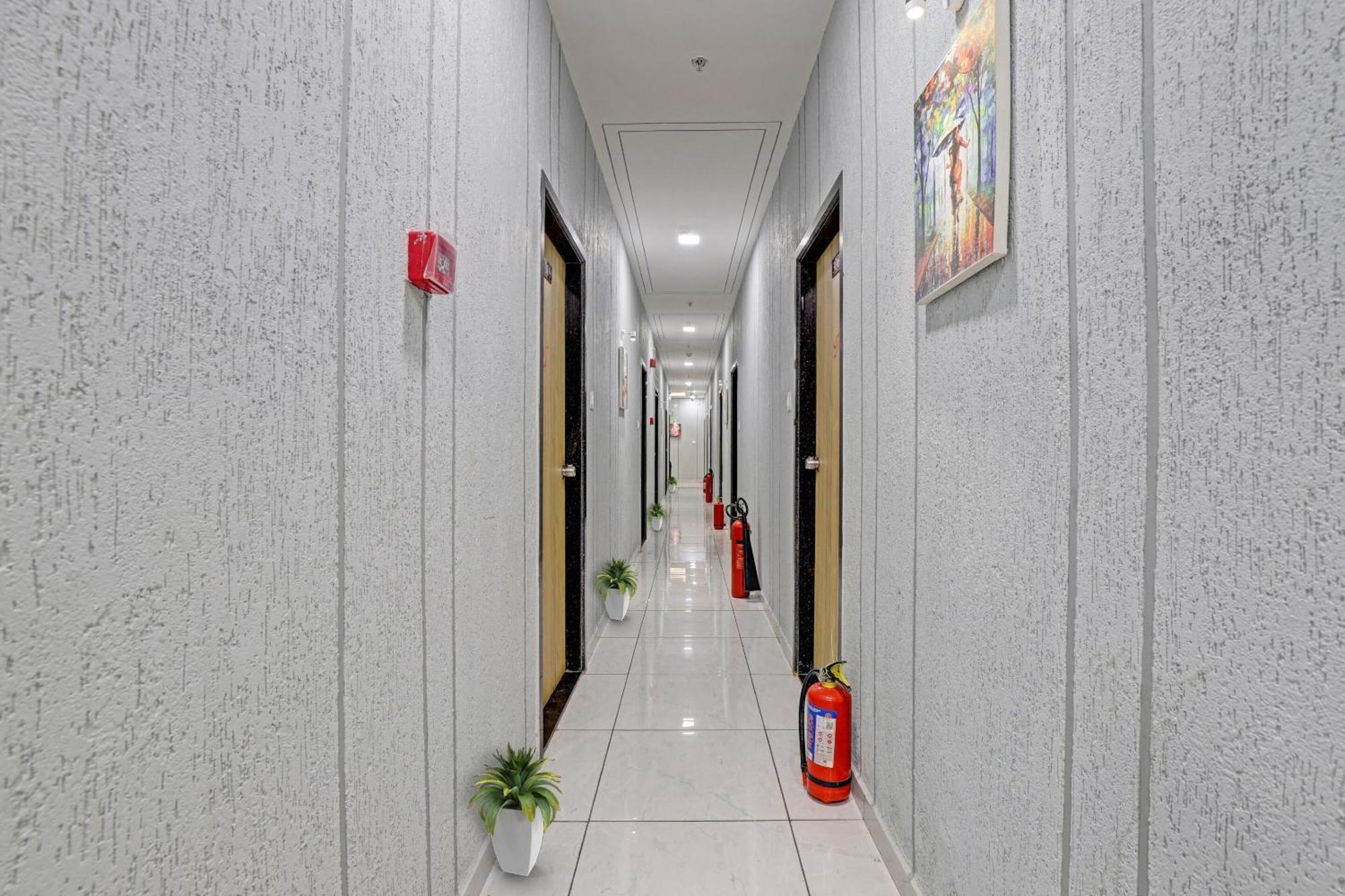 Hotel O Royal Orbit Surat Bagian luar foto