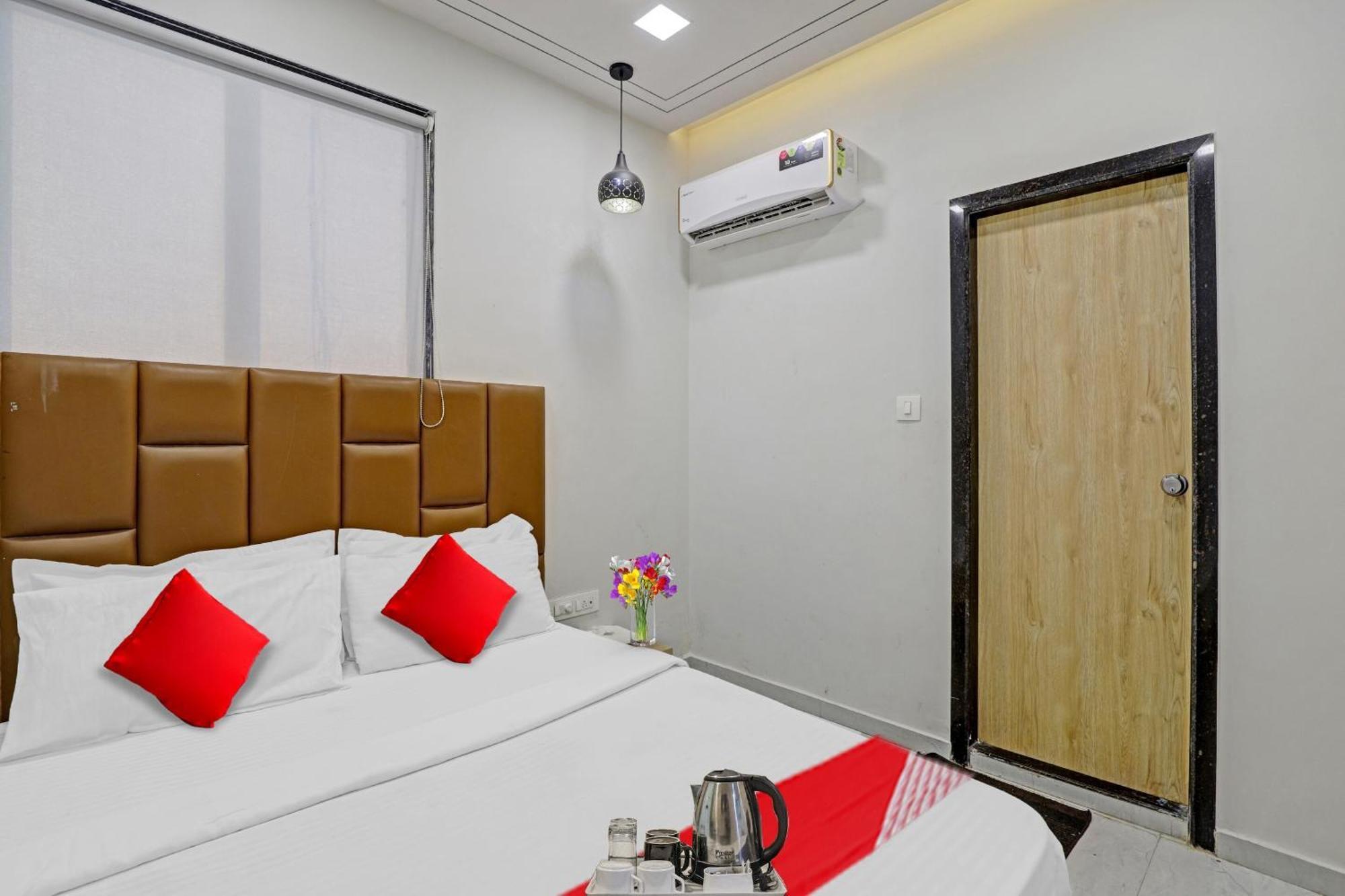 Hotel O Royal Orbit Surat Bagian luar foto