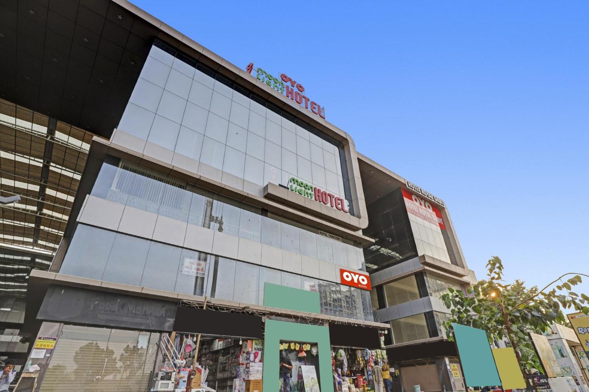 Hotel O Royal Orbit Surat Bagian luar foto