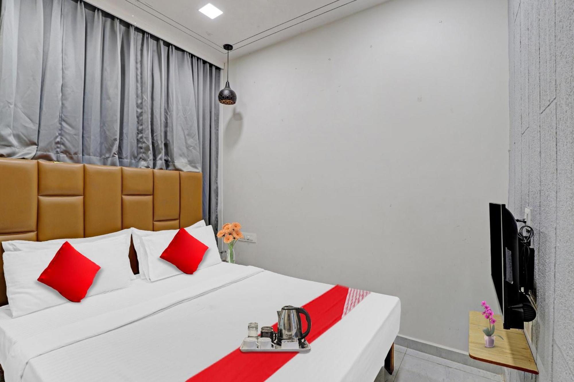 Hotel O Royal Orbit Surat Bagian luar foto