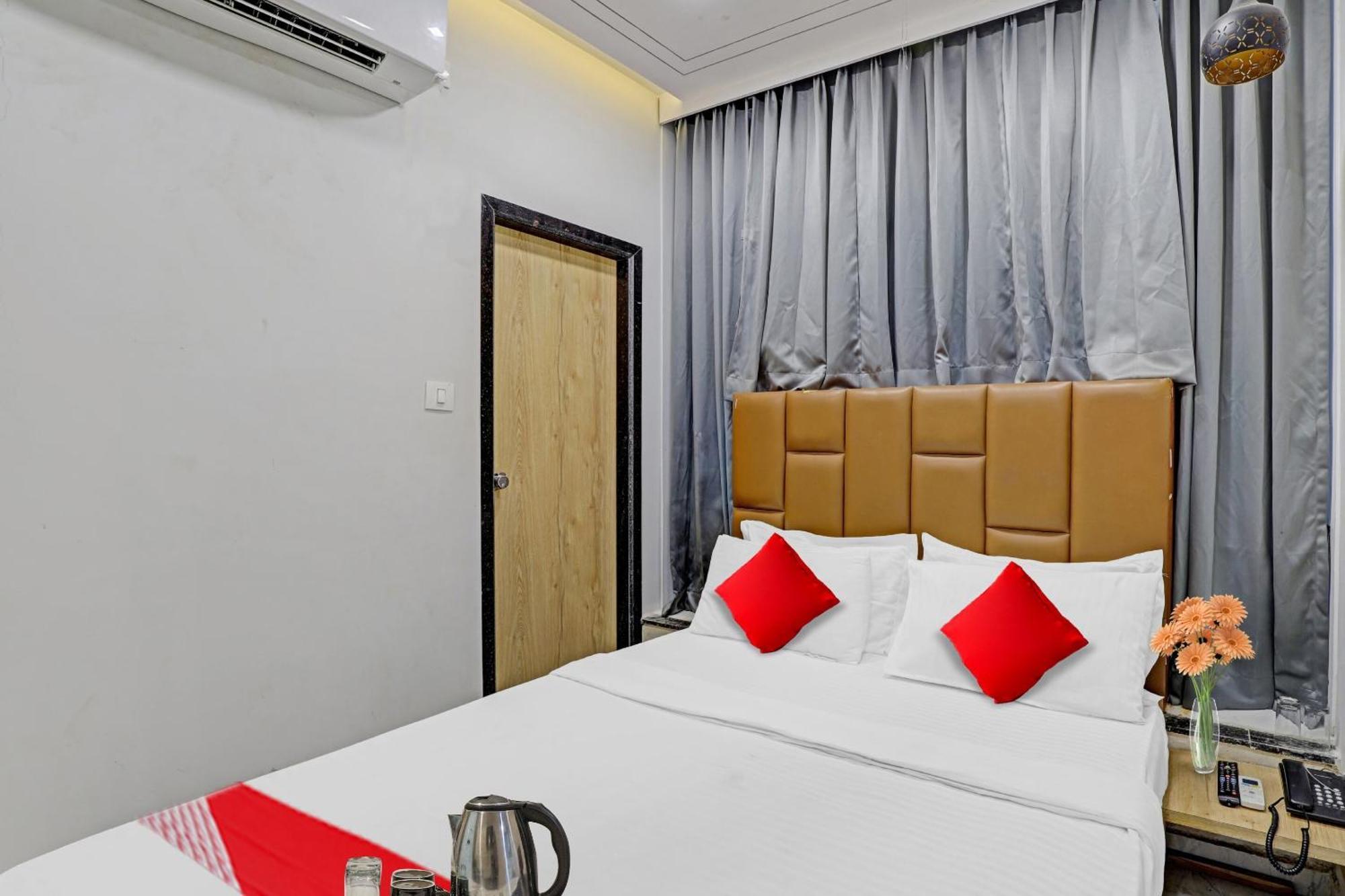 Hotel O Royal Orbit Surat Bagian luar foto