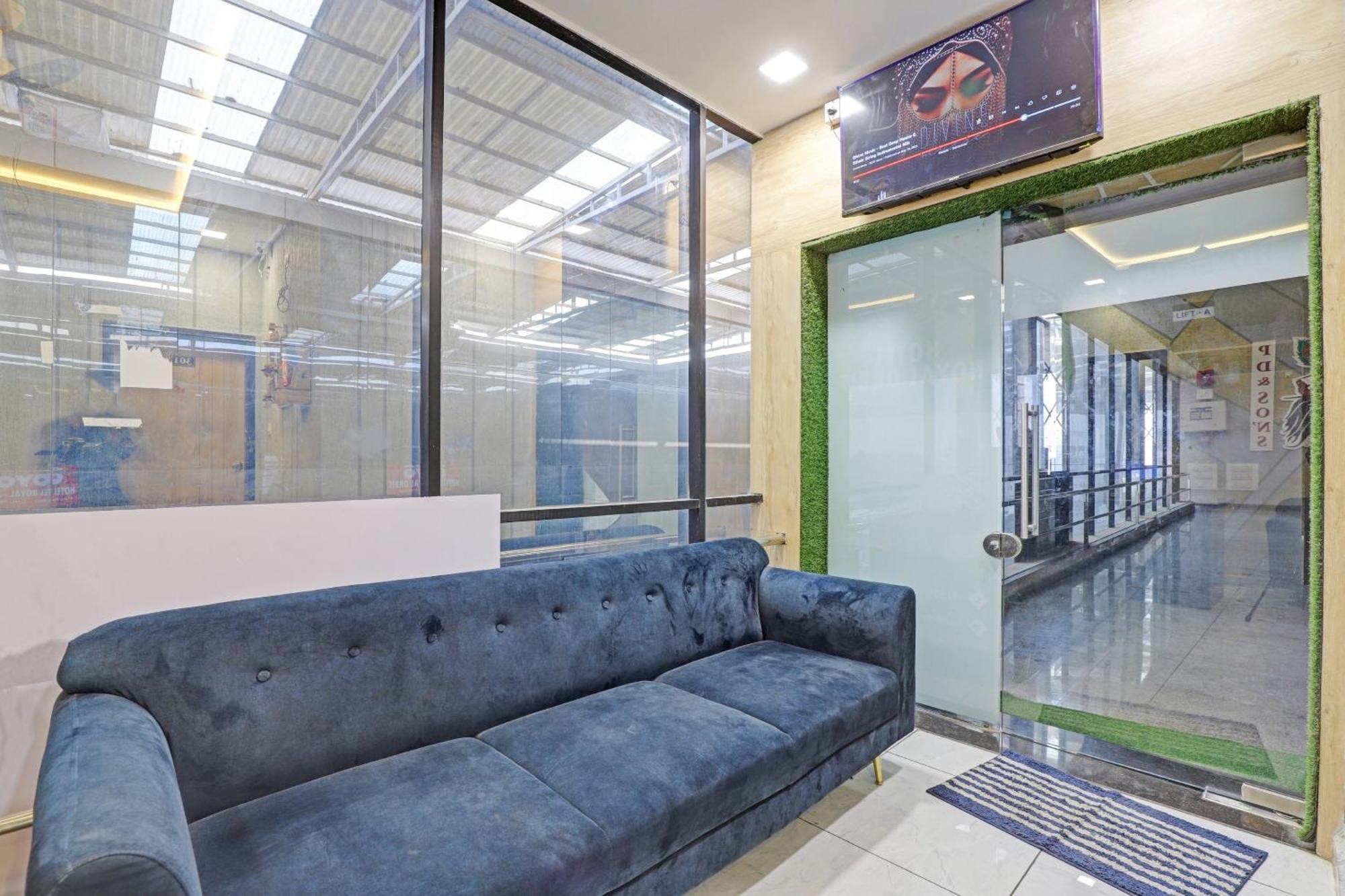 Hotel O Royal Orbit Surat Bagian luar foto
